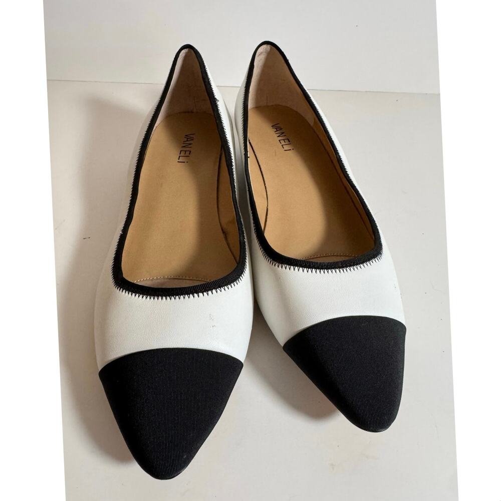 VanEli Felcia White Leather Black Cap Block Heel Pumps Women 9W Chain Detail